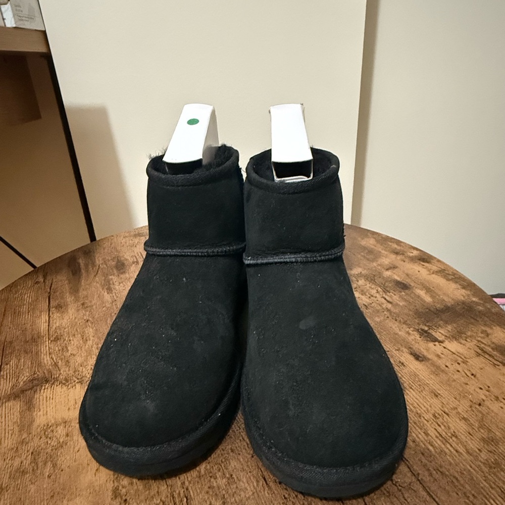 UGG Black Boots Minimalist Slip-On Design